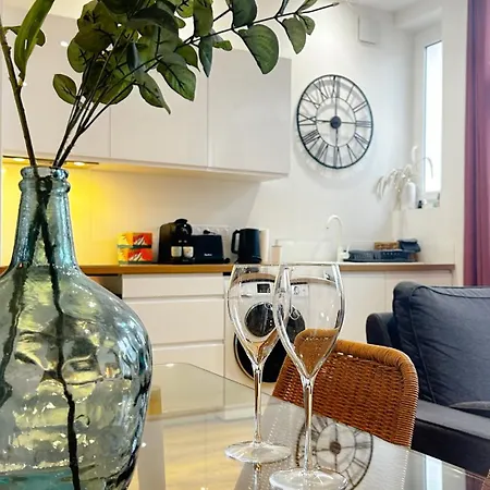 Voyage Au Canal - Parking Clim Netflix Amazon