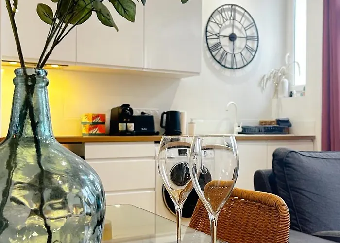 Voyage Au Canal - Parking Clim Netflix Amazon